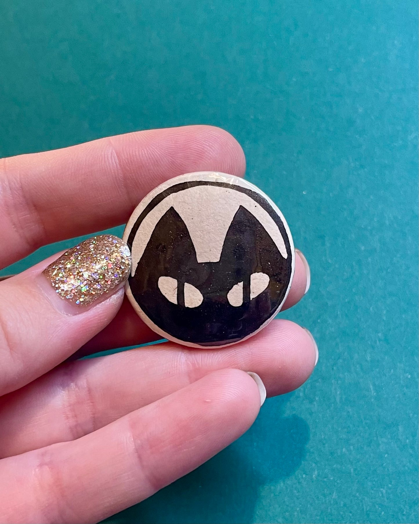 Peeking Cat Badge
